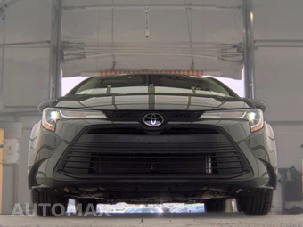 2026 Toyota Corolla LE Sedan - miniatura 3