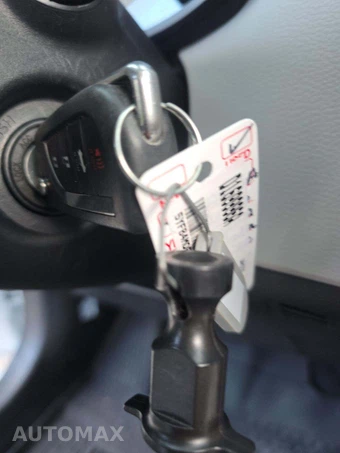 2026 Toyota Corolla LE Sedan - miniatura 5