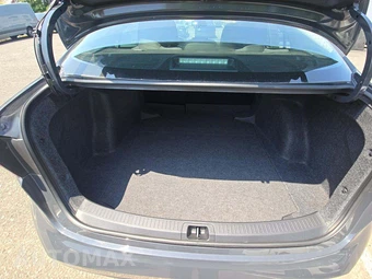 2026 Toyota Corolla LE Sedan - miniatura 11