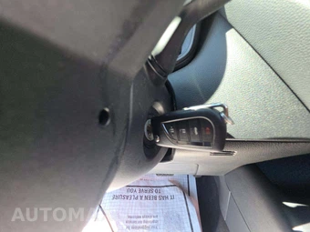 2026 Toyota Corolla LE Sedan - miniatura 8