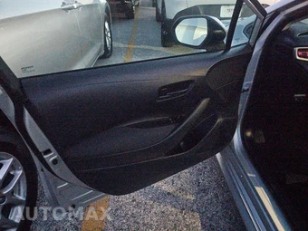 2026 Toyota Corolla LE Sedan - miniatura 9