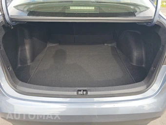 2026 Toyota Corolla LE Sedan - miniatura 16