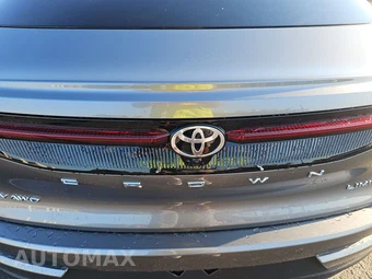 2026 Toyota Crown Limited – miniatura 16