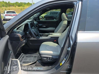 2026 Toyota Grand Highlander Hybrid MAX Platinum - miniatura 3