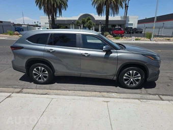 2026 Toyota Highlander XLE - miniatura 4