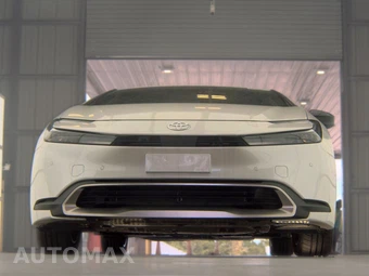 2026 Toyota Prius Plug-In Hybrid SE - miniatura 3