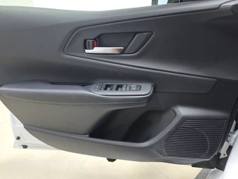 2026 Toyota Prius Plug-In Hybrid XSE - miniatura 9