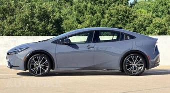 2026 Toyota Prius XLE - miniatura 4