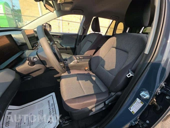 2026 Toyota RAV4 Hybrid LE - miniatura 6