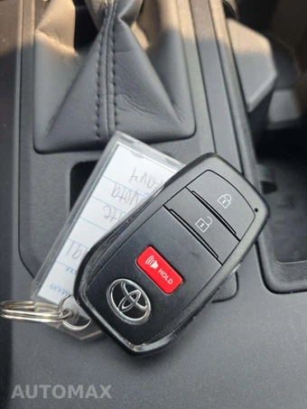 2026 Toyota RAV4 Hybrid LE - miniatura 5