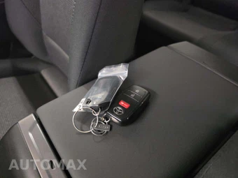 2026 Toyota RAV4 Hybrid LE - miniatura 8