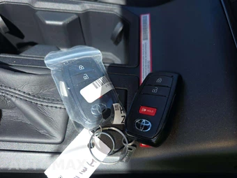 2026 Toyota RAV4 Hybrid LE - miniatura 8