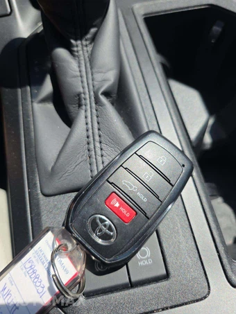 2026 Toyota RAV4 Hybrid XLE Premium - miniatura 5