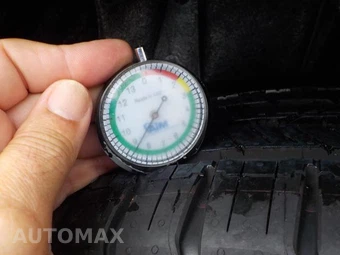 2026 Toyota RAV4 Hybrid XLE Premium - miniatura 17