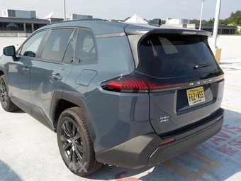 2026 Toyota RAV4 Hybrid XLE Premium - miniatura 3