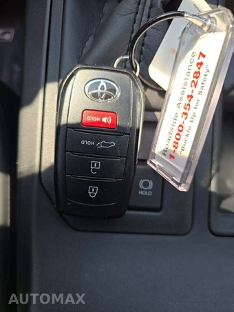 2026 Toyota RAV4 Hybrid XLE Premium - miniatura 8