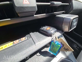 2026 Toyota RAV4 Hybrid XLE Premium - miniatura 5