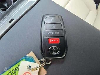 2026 Toyota RAV4 Hybrid XLE Premium - miniatura 5