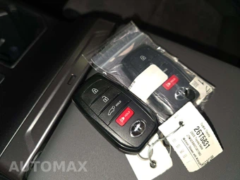 2026 Toyota RAV4 Hybrid XSE - miniatura 8