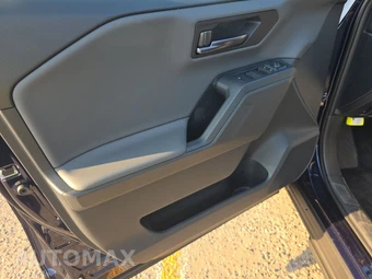 2026 Toyota RAV4 Plug-In Hybrid SE - miniatura 9