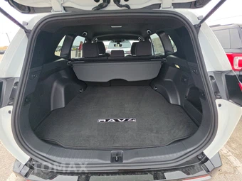 2026 Toyota RAV4 Plug-In Hybrid SE - miniatura 16