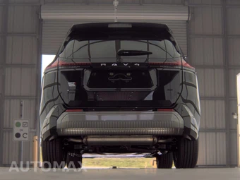 2026 Toyota RAV4 Plug-In Hybrid SE - miniatura 7