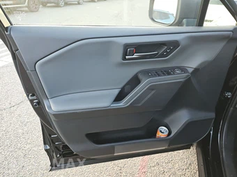 2026 Toyota RAV4 Plug-In Hybrid SE - miniatura 9