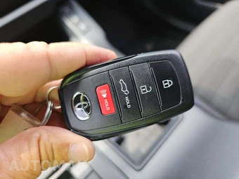 2026 Toyota RAV4 Plug-In Hybrid SE - miniatura 8