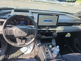 2026 Toyota RAV4 Plug-In Hybrid XSE - miniatura 17