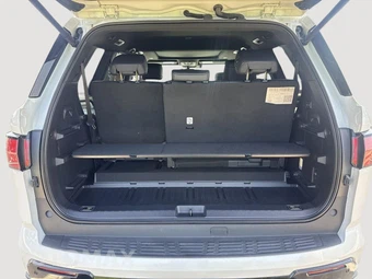 2026 Toyota Sequoia Platinum - miniatura 3