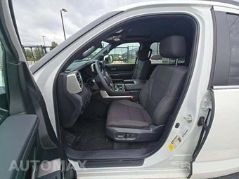 2026 Toyota Sequoia SR5 - miniatura 3