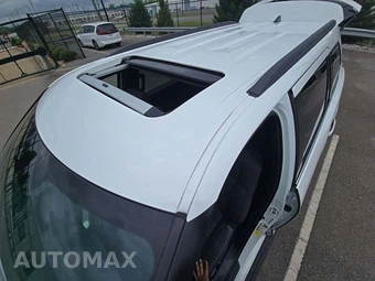 2026 Toyota Sequoia SR5 - miniatura 9