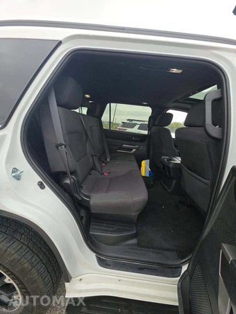 2026 Toyota Sequoia SR5 - miniatura 14