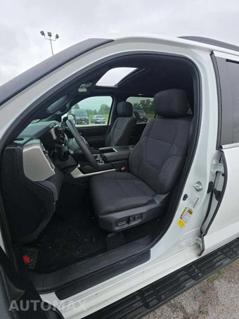 2026 Toyota Sequoia SR5 - miniatura 3