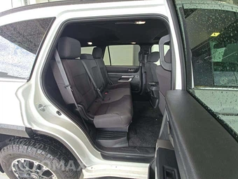 2026 Toyota Sequoia SR5 - miniatura 17