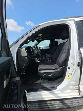 2026 Toyota Sequoia SR5 - miniatura 3