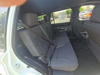 2026 Toyota Sequoia SR5 - miniatura 17