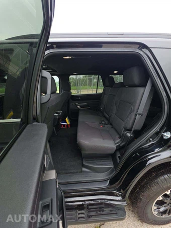 2026 Toyota Sequoia SR5 - miniatura 10