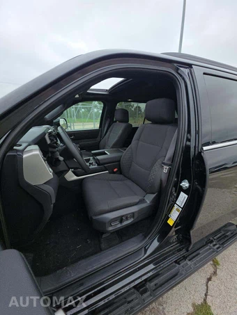 2026 Toyota Sequoia SR5 - miniatura 3