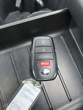 2026 Toyota Sequoia SR5 - miniatura 5
