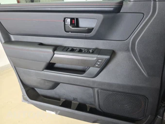 2026 Toyota Sequoia TRD Pro - miniatura 9