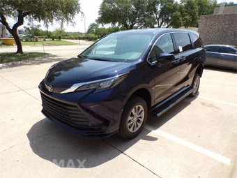 2026 Toyota Sienna LE 8-Passenger 120.5" WB - miniatura 4