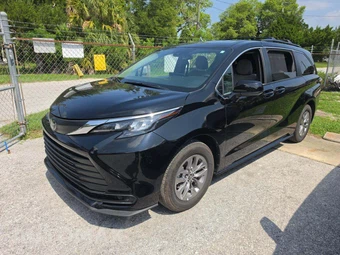 2026 Toyota Sienna LE 8-Passenger 120.5" WB
