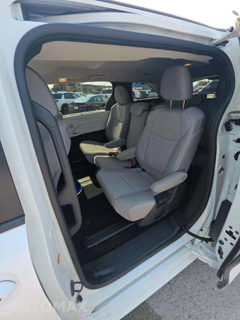 2026 Toyota Sienna LE 8-Passenger 120.5" WB - miniatura 10