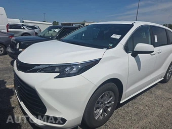 2026 Toyota Sienna LE 8-Passenger 120.5" WB