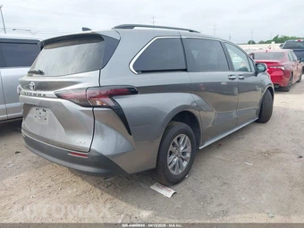 2026 Toyota Sienna XLE 7-Passenger 120.5" WB - miniatura 3