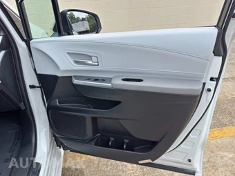 2026 Toyota Sienna XLE 8-Passenger 120.5" WB - miniatura 47