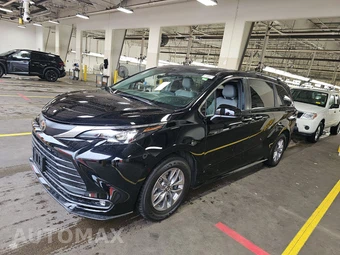 2026 Toyota Sienna XLE 8-Passenger 120.5" WB
