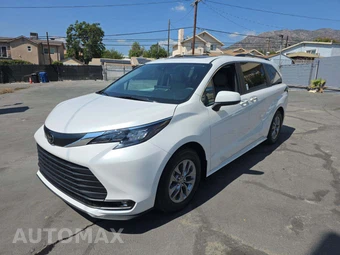 2026 Toyota Sienna XLE 8-Passenger 120.5" WB