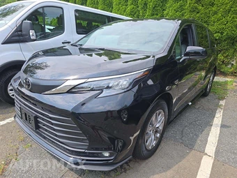 2026 Toyota Sienna XLE 8-Passenger 120.5" WB